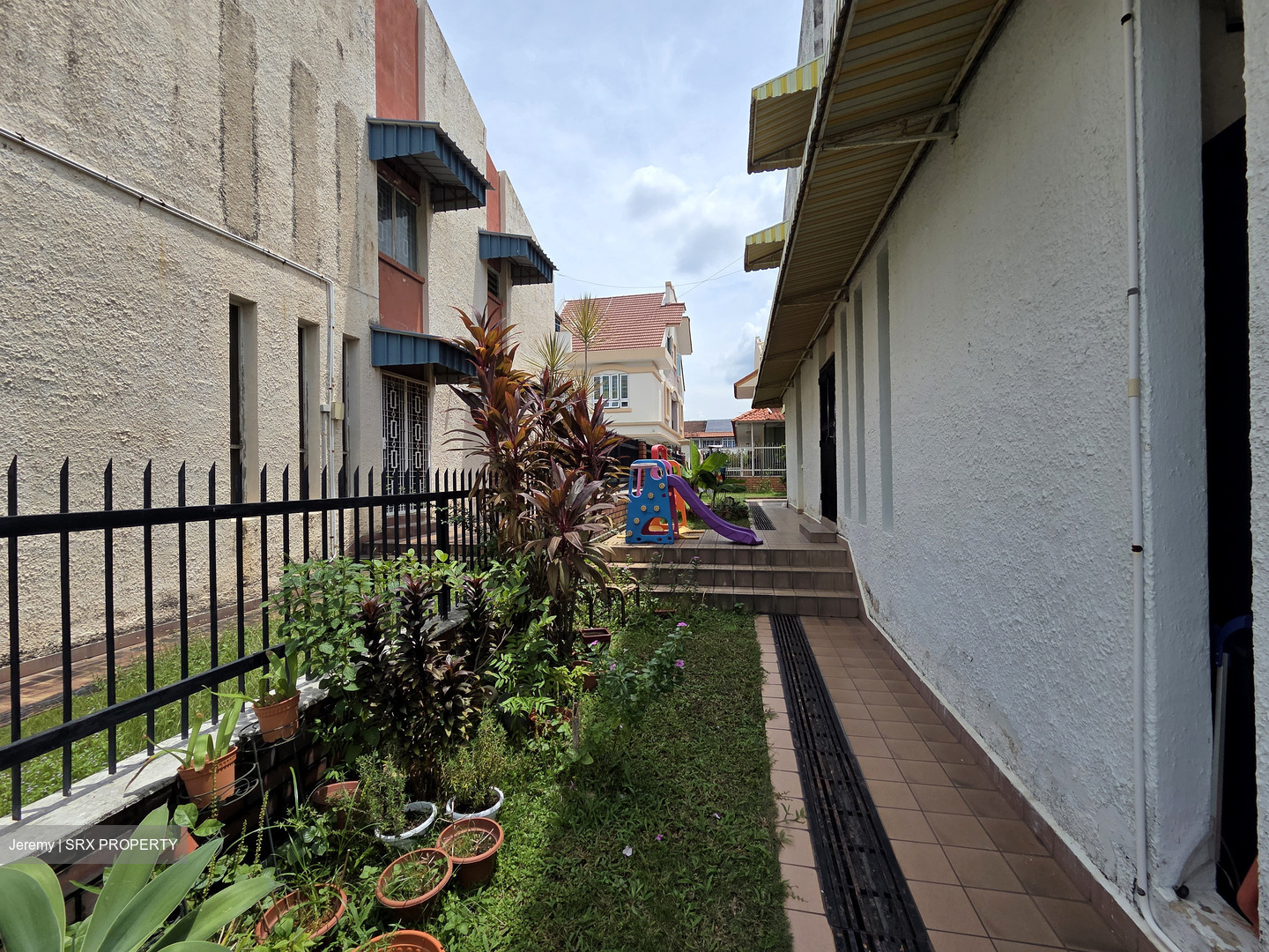Golden Hill Estate (D19), Terrace #556324921